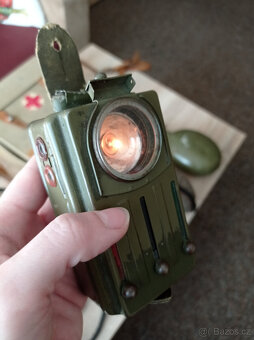 Vojenské: oblečení, lékárnička, čutory, svítilna, čepice aj. - 11