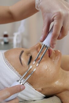 Multifunkční kosmetický přístroj - 11