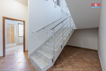 Prodej rodinného domu, 376 m², Mezirolí, Nová Role - 11