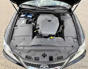 Lexus IS 220D - 11