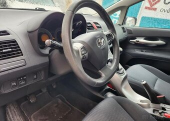 Toyota Auris 1.6PRAV.ZNAČKOVÝ SERVIS TSUSHO - 11