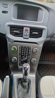 Volvo V40 Cross country T4 AWD 2.0 benzin - 11