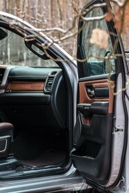 Dodge RAM 1500 Longhorn - 11
