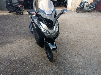 Honda Forza 125i rv. 2018 CZ doklady v ceně černá 2 - 11