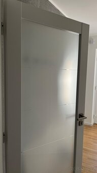 Prodám bílé interierové dveře se sklem, 80cm - 11