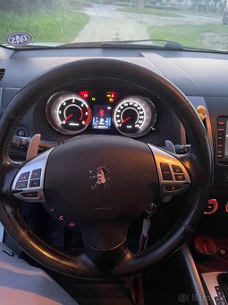 Peugeot 4007 2.2 HDi, 115 kW, automat, 4x4 - 11