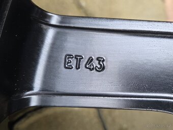 Téměř nová zimní sada Škoda KAROQ, SEAT ATECA 16" 215/60/16 - 11