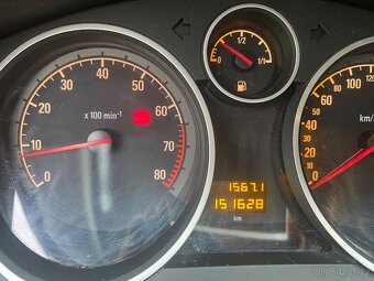 OPEL ASTRA 1,6 benzin  RV 2010 VELMI PĚKNÉ  - 11