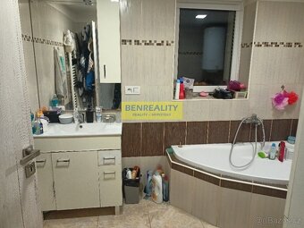 Prodej velkého rodinného domu (2byty: 3kk a 2+1) Mikulovice - 11