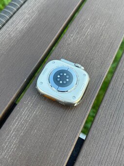 Apple Watch Ultra 2 Titanium - 11