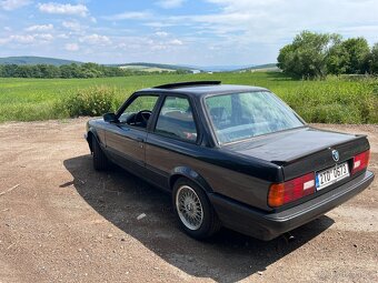 BMW E30 318is - 11