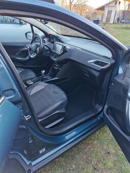 Peugeot 2008 1.2 PureTech Allure - 11