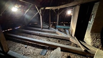 Veliký rodinný dům, možno i jako dvojdomek - 11