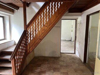 Prodej prostorného rodinného domu s dílnou - 11