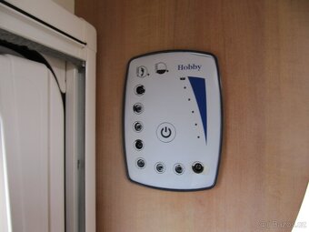 Prodám karavan Hobby 495 ufe,r.v.2010 + mover + předstan. - 11