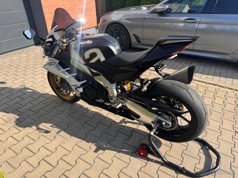Aprilia RSV4 1100 Factory Ultra Gold - 11