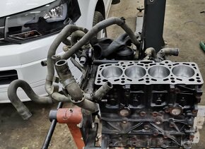 Prodám VW T5 facelift Long 2.0tdi 2x šoupačky - 11