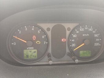 Ford Fiesta 1.4 Duratec (2002) – pojízdná, nutná oprava - 11