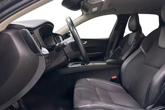 Volvo XC60 D3 Momentum Edition rok 2020 - 11