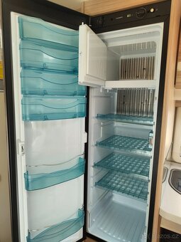 Prodám luxusní rodinný karavan Fendt Bianco Activ 550 KMG - 11