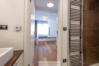 Pronájem prostorného, světlého 2+kk 56m2, terasa 10m2, garáž - 11