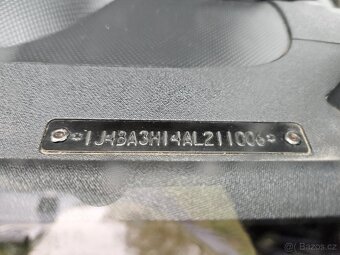 JEEP WRANGLER 3,8 V6 benzín UNLIMITED 4x4 - 11