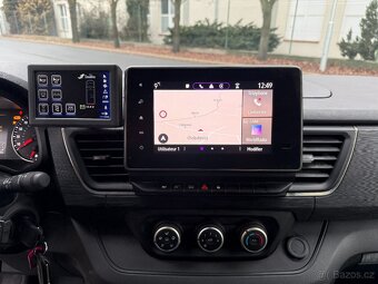 Nissan Primastar L2H2 2.0 DCI Ambulance - 11