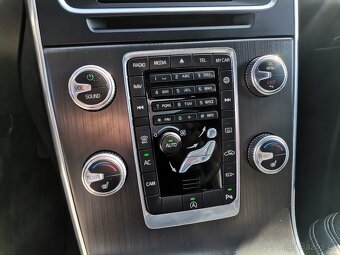 VOLVO V60 2.0 T5 Drive-E 180kW MOMENTUM automat - ČR - 11
