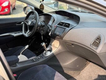 Honda Civic 1.4i 61kw klima-DVD-2006 super stav - 11