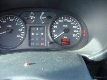 Renault Clio 1.5 dCi 5dv. 85t.Km - 11