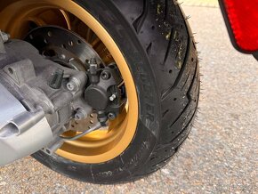 2022 PIAGGIO VESPA 300 GTS HPE RACING SIXTIES 3000 km - 11