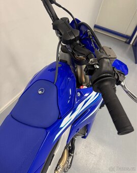 Yamaha yz250f 2025 2,5 mth  Stav nového . - 11
