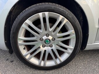 ŠKODA SUPERB II 2.0 TDI COMBI/ZÁRUKA/JARNÍ SLEVA - 11