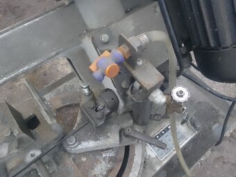 Pásová pila na kov - 11