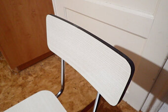 Bílá umakartová židle - 11