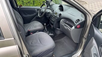 Toyota Yaris 2003 VVT-i 1.0 benzín - 11
