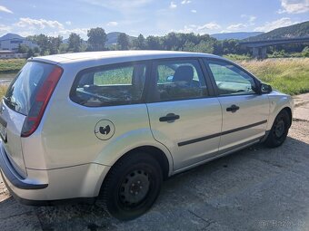 Ford Focus MK2 1.6 kombi benzín - 11