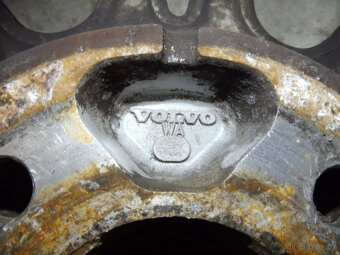 Prodám orig.15" litá kola s letními pneu. na VOLVO V40 - 11