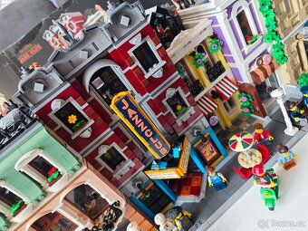 Lego modular set 10297, 10278, 10312 - 11