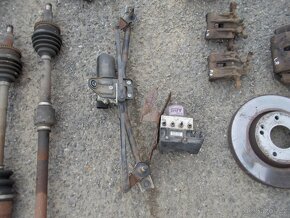 Díly podvozku Hyundai i30 1.4 80kw  r.v. 2011 - 11