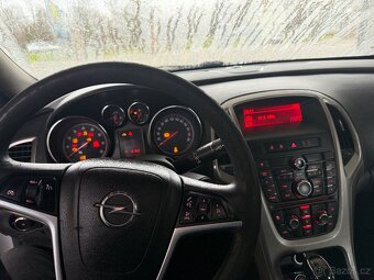 Opel Astra J 1.4 benzin rok 2010 - 11