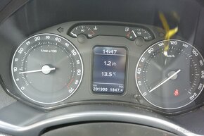 PRODÁM Škoda Octavia 1.6i Elegance - 11