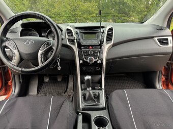 Prodám Hyundai i30 combi 1.6 - 88kw DOHC Benzin KM 71000 - 11