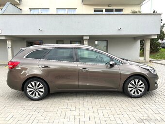 Kia Ceed Combi 1.6GDi 99kw, ČR 2018, zánovní jen 37 000km - 11