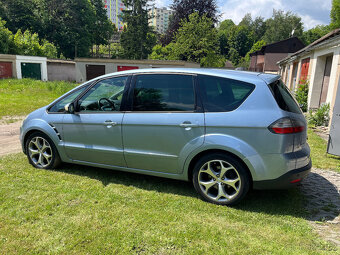 Ford S-Max - 11
