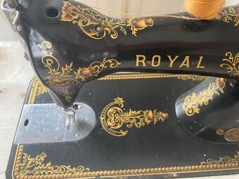 Starožitný šicí stroj ROYAL - 11