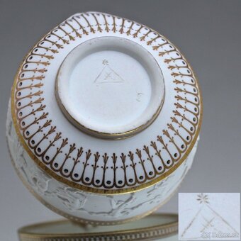 Míšeňský, kolem roku 1800, vzácný hrnek s reliéfem z Wedgwoo - 11