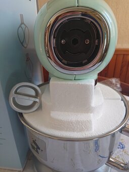 Nový kuchyňský robot SMEG, pastelově zelená barva - 11