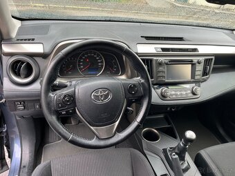 Toyota RAV4 2,2 D-4D LUX 110kW, originál servis, nebouraná - 11