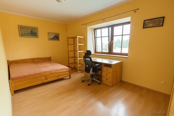 Historický statek s krásnými interiéry - 11